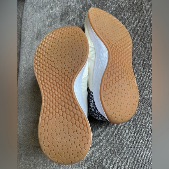 New Balance Women's Fresh Foam Roav Running Shoe Sneakers NWOT - Picture 9 of 11